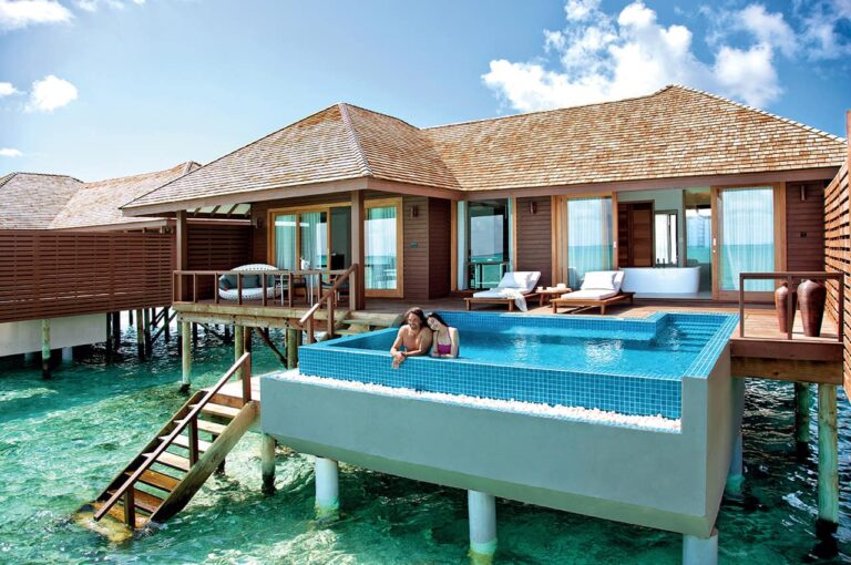 hideaway-beach-resort-deluxe-water-villa-with-pool-casal (2)